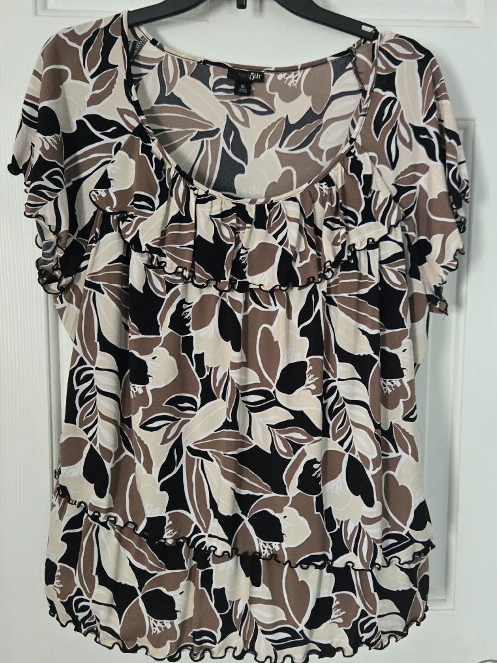 WOMAN'S XL RUFFLED PULL OVER SCOOP NECK BLOUSE by EAST 5TH